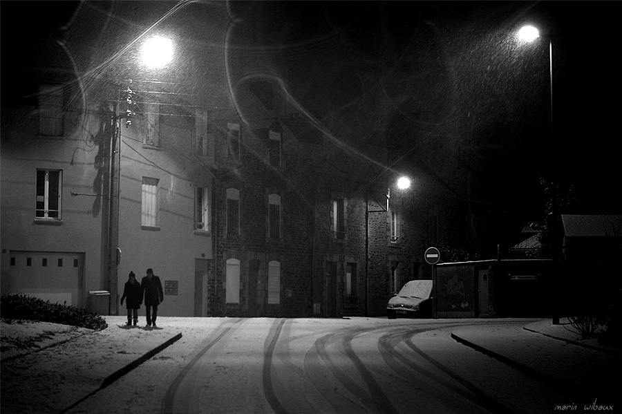 balade damoureux sous la neige de nuit