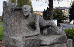 Statue de Roger Lévêque : mémorial de la résistance à Fougères