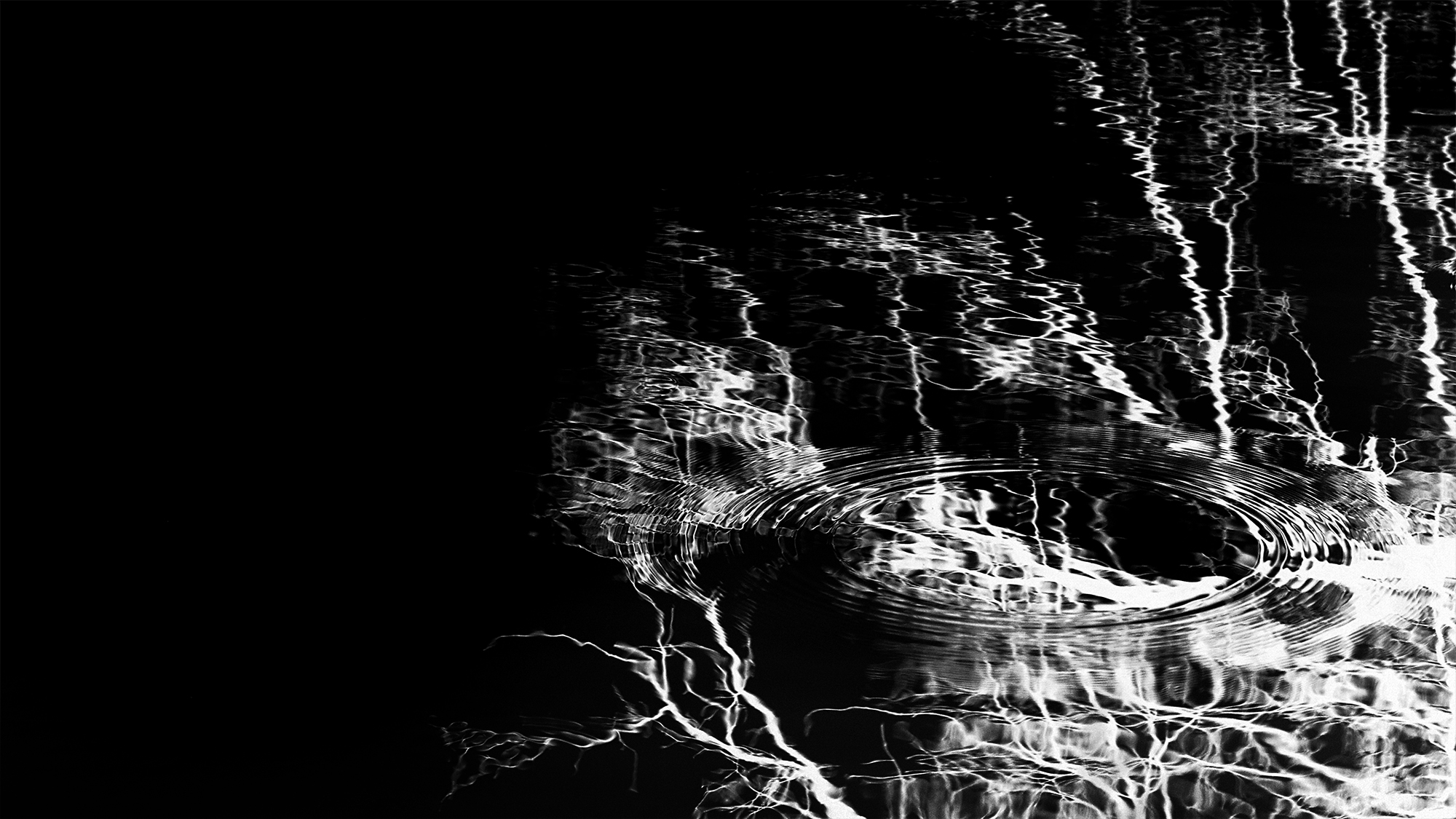 Ondes et reflets en négatifs