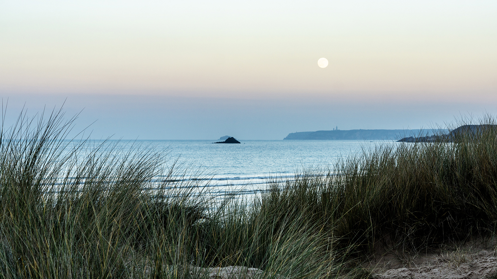 Lever de soleil sur les dunes et le Cap Fréhel