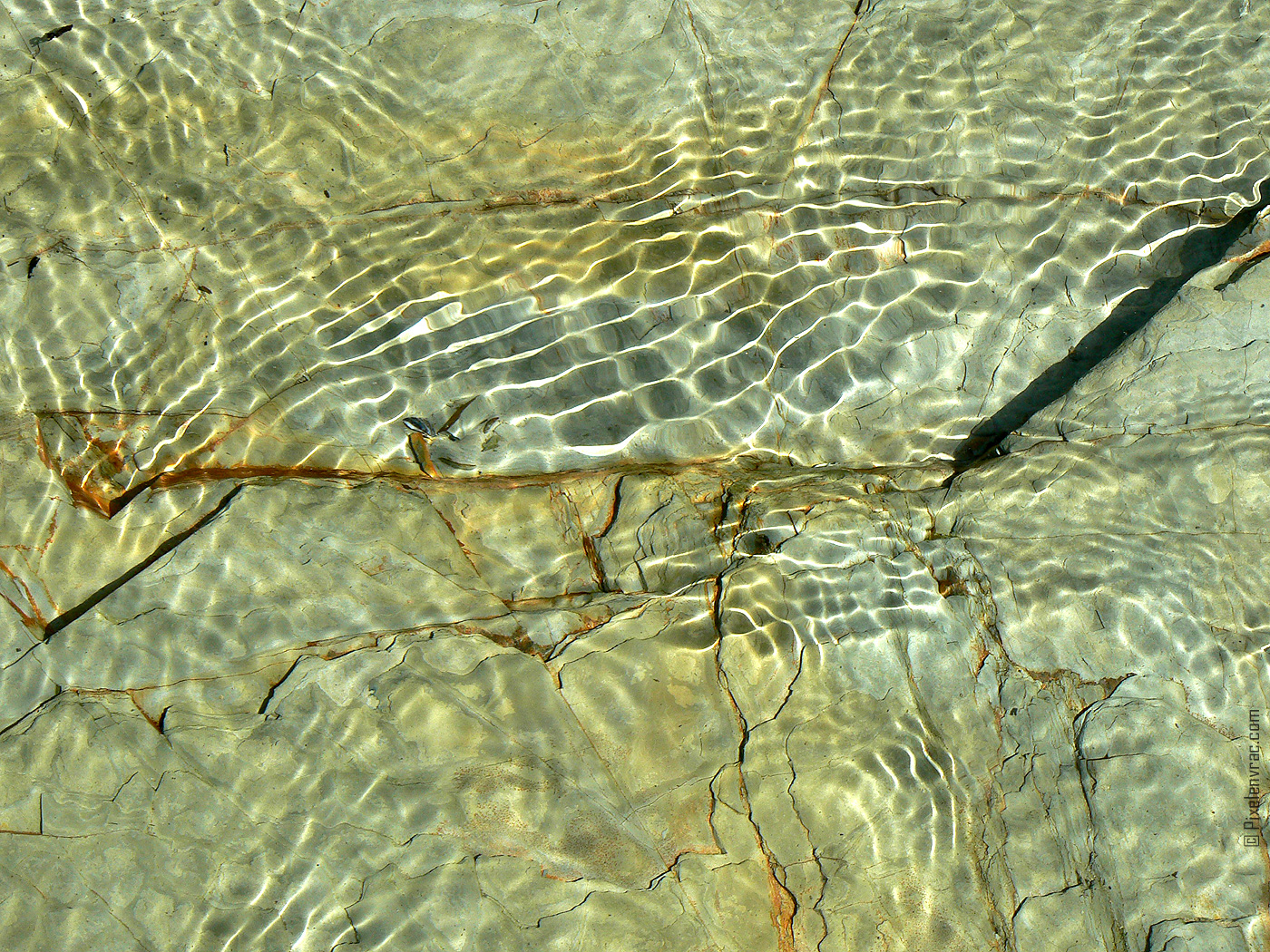 Eau de mer sur fond de rocher
