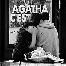 Couple en noir et blanc amoureux : Agatha c'est moi !