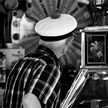 Photo noir et blanc : Portrait de fête foraine